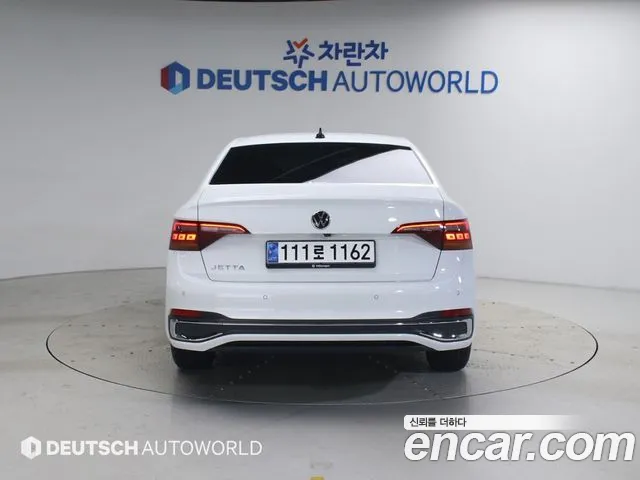 Volkswagen Jetta — Фото автомобиля 4