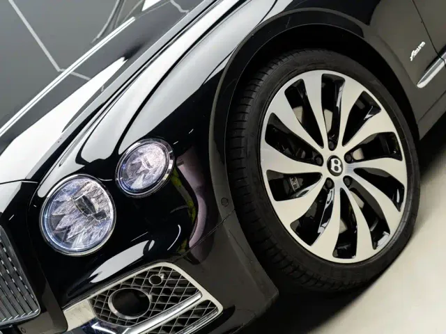 Bentley Flying Spur — Фото автомобиля 3
