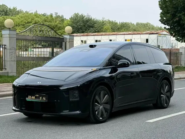 Фотография автомобиля — Li Auto i8