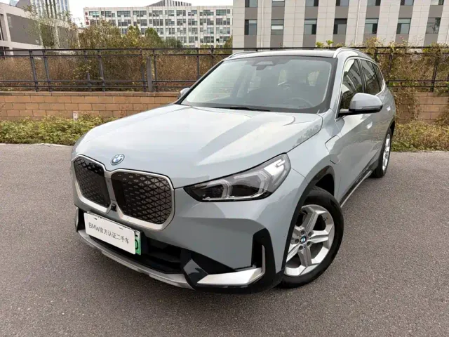 Фотография автомобиля — BMW iX1