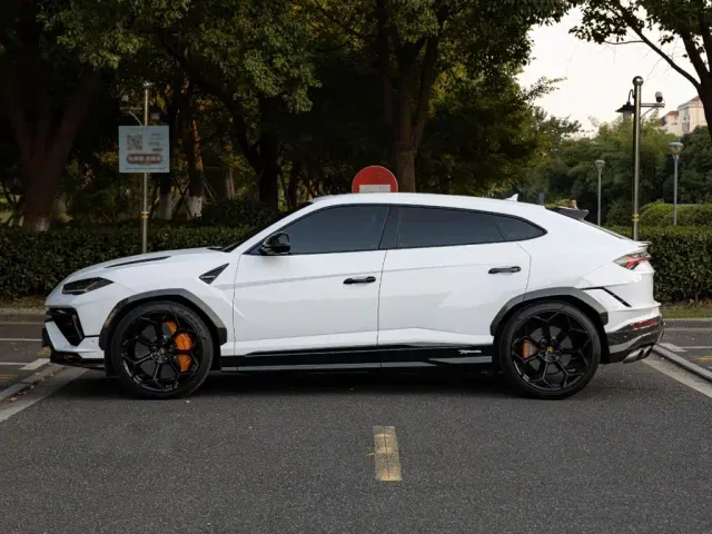 Lamborghini Urus — Фото автомобиля 7