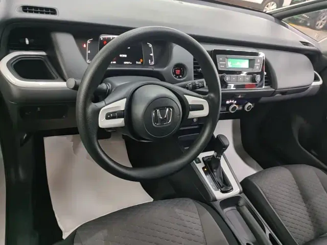 Honda Fit — Фото автомобиля 10