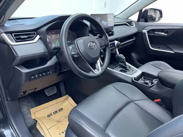 Toyota Wildlander — Фото автомобиля 12