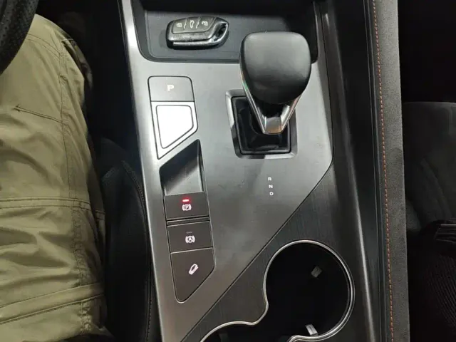 Roewe D5X DMH — Фото автомобиля 13