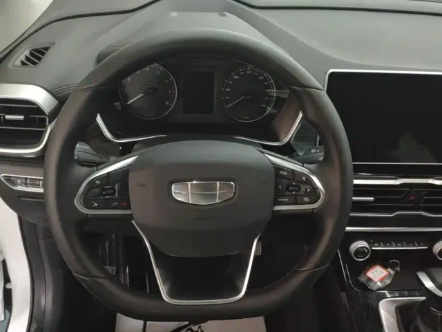 Geely Binyue — Фото автомобиля 10