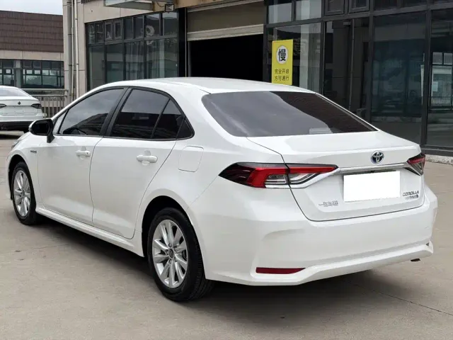 Toyota Corolla — Фото автомобиля 10