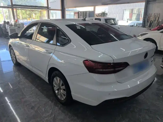 Volkswagen Lavida — Фото автомобиля 4
