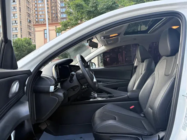 Hyundai Elantra — Фото автомобиля 6