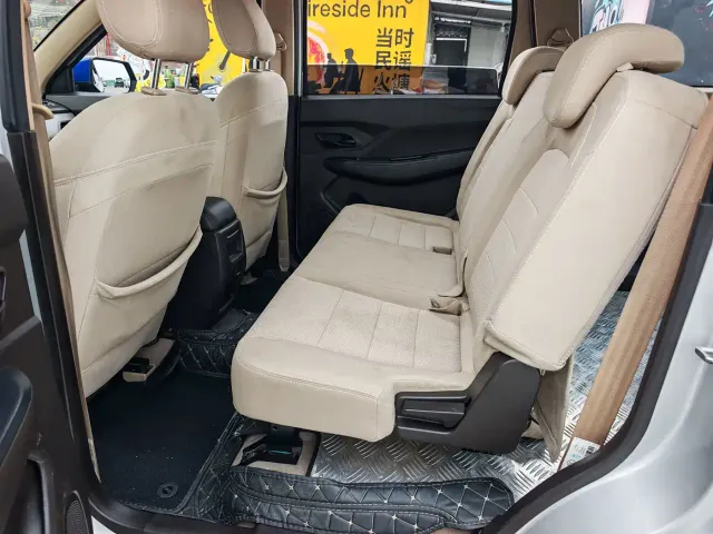 Wuling Hongguang — Фото автомобиля 11