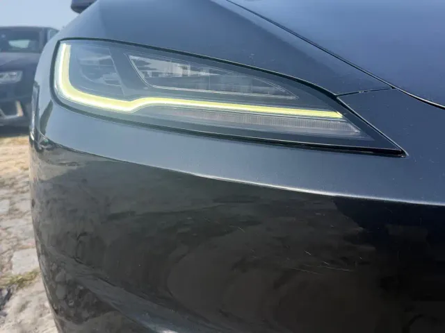 Tesla Model 3 — Фото автомобиля 11