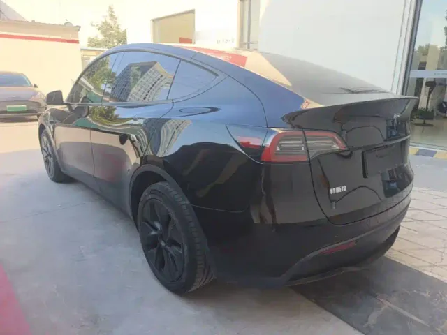 Tesla Model Y — Фото автомобиля 4