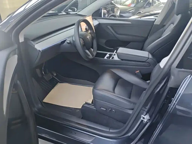 Tesla Model Y — Фото автомобиля 14