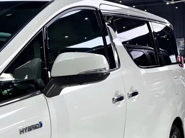 Toyota Alphard 2021 Hybrid 2.5L Luxury — Фото автомобиля 13