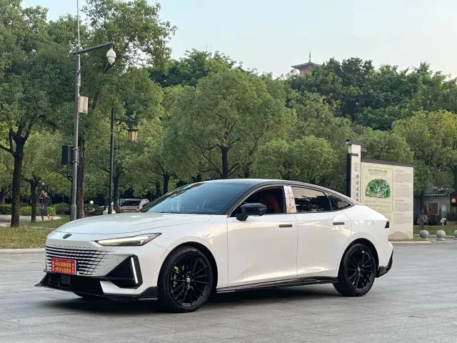 Фотография автомобиля — Changan UNI-V