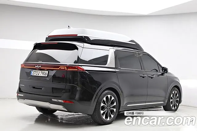 Kia Carnival Generation 4 — Фото автомобиля 4