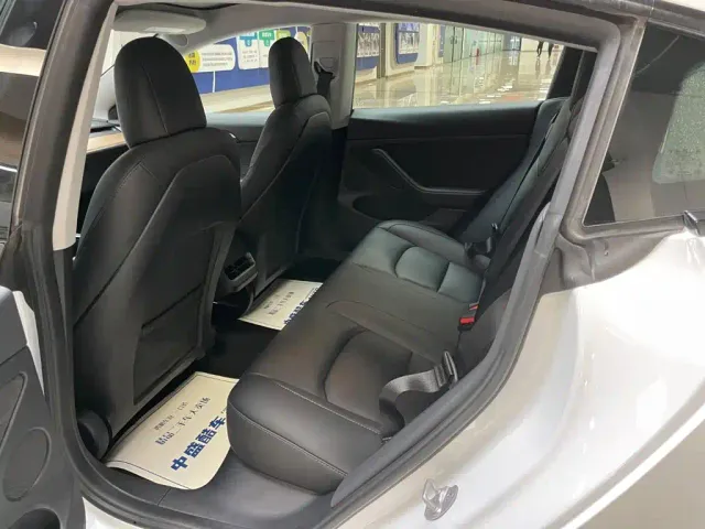 Tesla Model 3 — Фото автомобиля 10