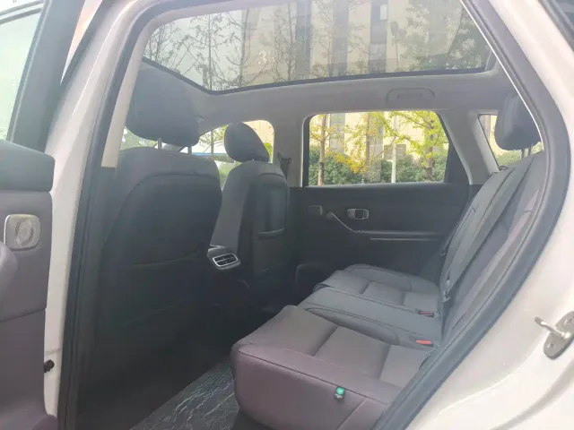 Leapmotor C10 — Фото автомобиля 12