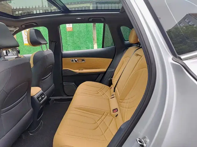 Geely Galaxy Starship 7 EM-i — Фото автомобиля 8