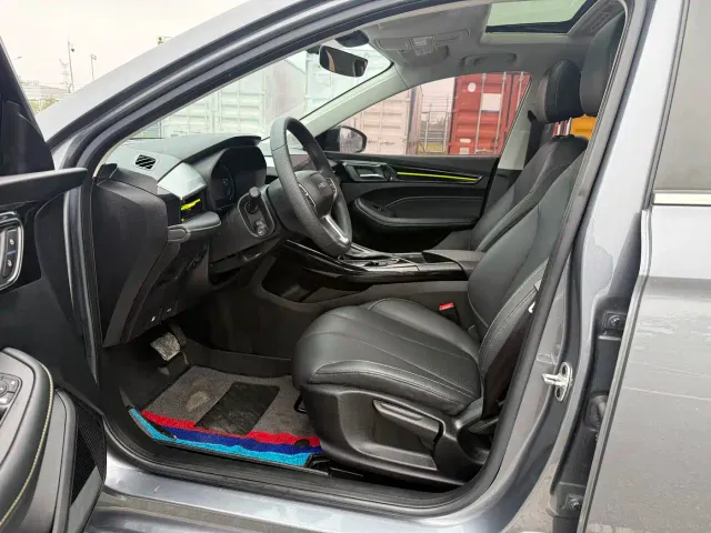 Roewe i5 — Фото автомобиля 4