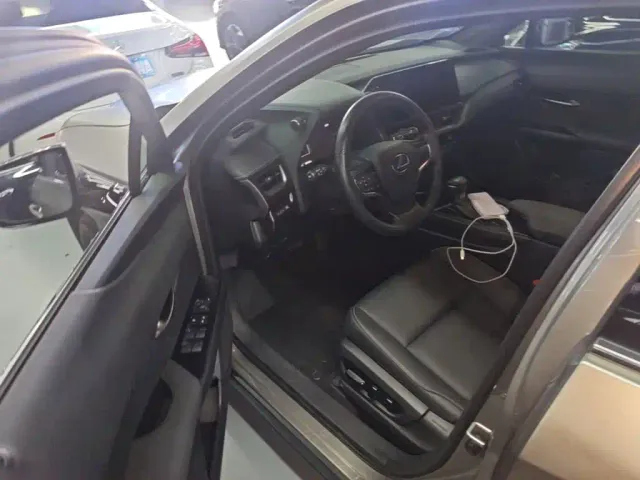 Lexus UX — Фото автомобиля 15