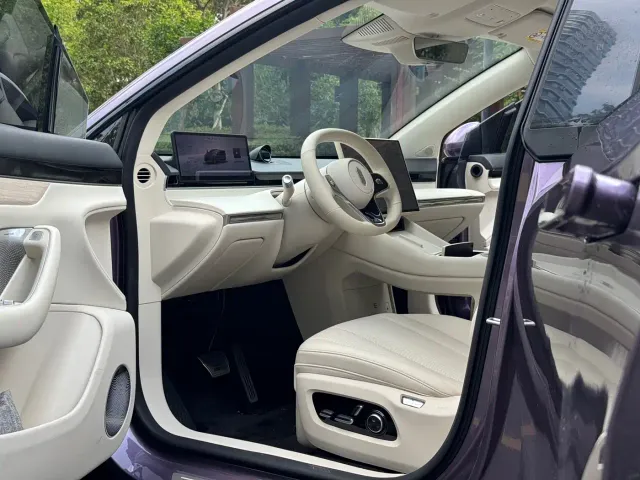 Zhijie Luxeed R7 2026 Range Extender Max+ — Фото автомобиля 6