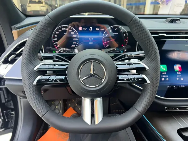 Mercedes-Benz E-Class — Фото автомобиля 14