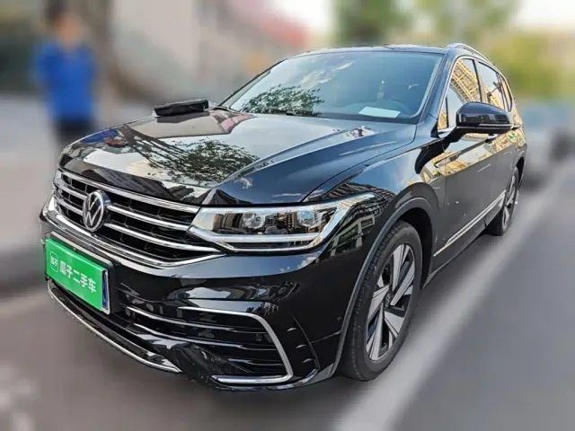 Фотография автомобиля — Volkswagen Tiguan L