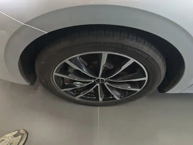Roewe D7 — Фото автомобиля 22
