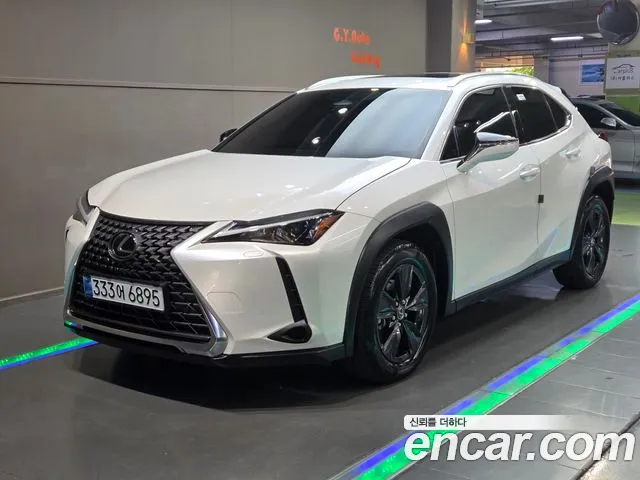 Lexus UX — Фото автомобиля 3