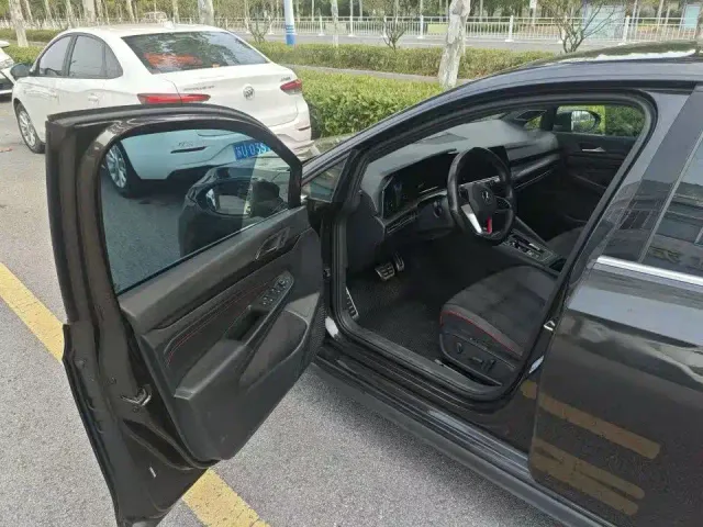 Volkswagen Golf GTI — Фото автомобиля 3