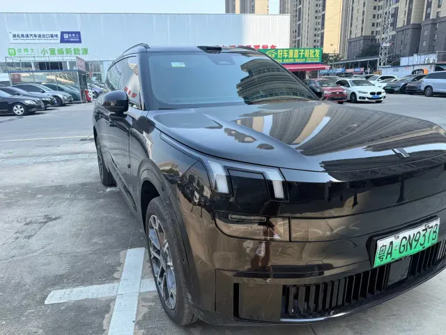 Фотография автомобиля — Lynk & Co 900