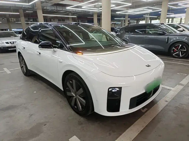 Li Auto i6 — Фото автомобиля 3