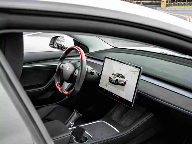 Tesla Model 3 — Фото автомобиля 20