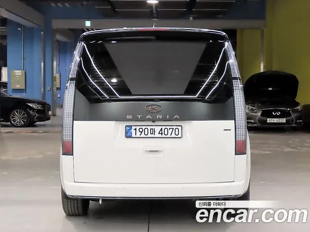 Hyundai Staria Staria 4WD Lounge 9 мест — Фото автомобиля 3