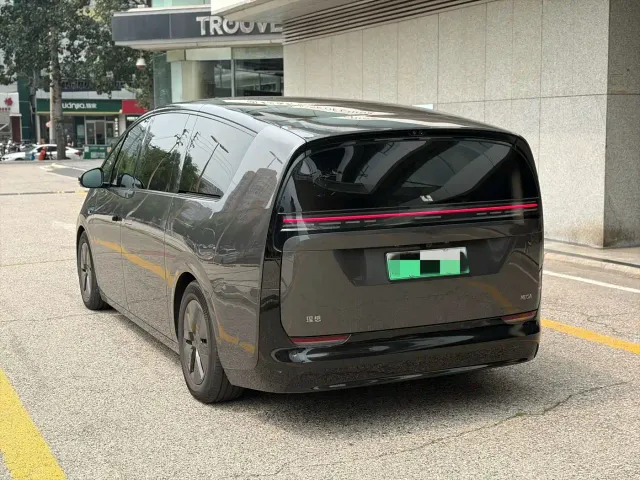 Li Auto MEGA — Фото автомобиля 4