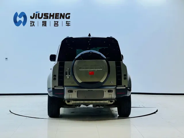 Land Rover Defender — Фото автомобиля 5
