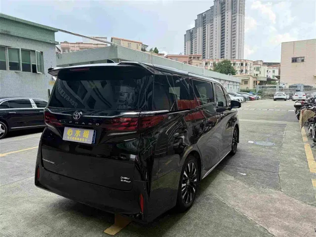 Toyota Alphard — Фото автомобиля 4