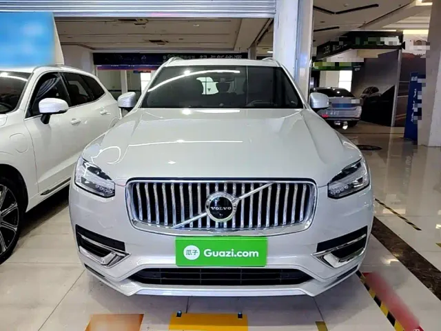 Volvo XC90 — Фото автомобиля 2
