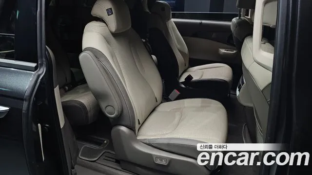 Kia Carnival Generation 4 — Фото автомобиля 12