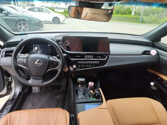 Lexus ES — Фото автомобиля 6