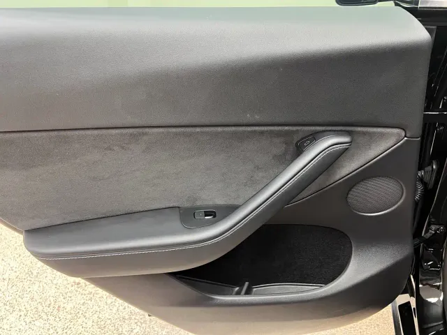 Tesla Model Y — Фото автомобиля 27