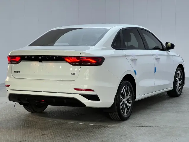 Geely Emgrand — Фото автомобиля 21