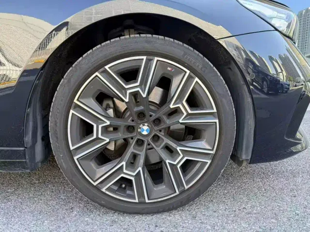 BMW 5 Series — Фото автомобиля 6