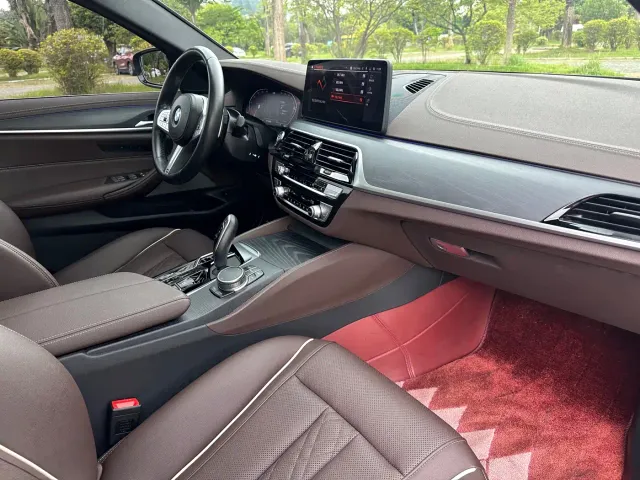 BMW 5 Series — Фото автомобиля 10
