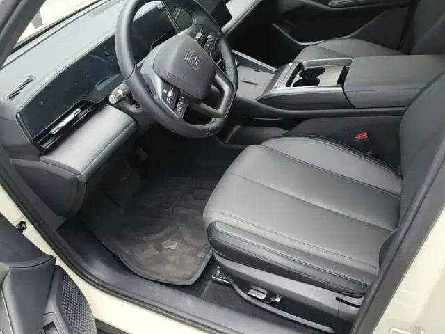 BYD Qin L — Фото автомобиля 14