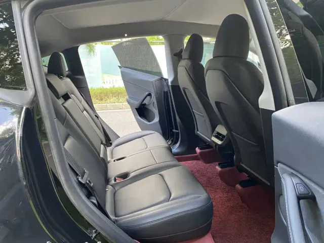 Tesla Model Y — Фото автомобиля 19