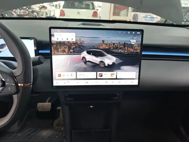 Lynk & Co Z20 — Фото автомобиля 12