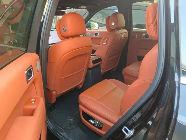 Li Auto L8 — Фото автомобиля 11