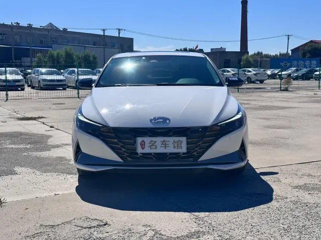 Hyundai Elantra — Фото автомобиля 5