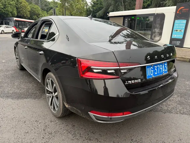 Skoda Superb — Фото автомобиля 4